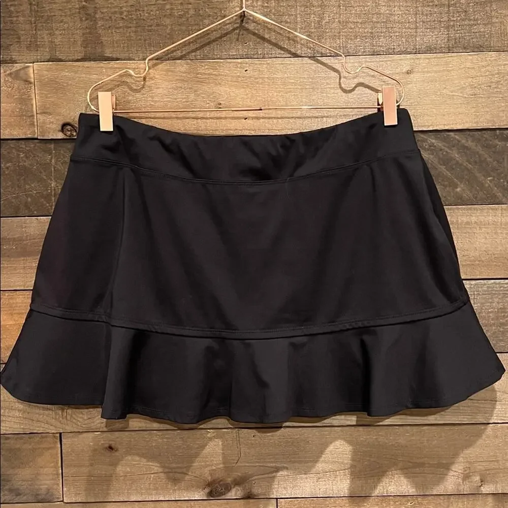 Tommy Bahama Women's Athletic Flounce Ruffle Hem Golf Skort in Black